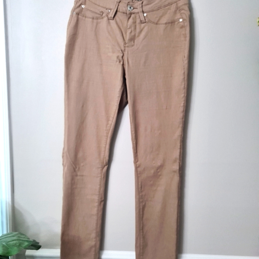 Kaki pants